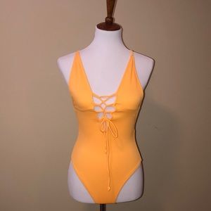 One piece Cupshe bathing suit
